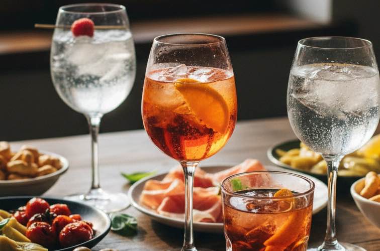 Italienische Aperitif Rezepte feine Snacks und aromatische Drinks