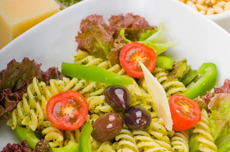 Nudelsalat-mit-Pesto-italienisch