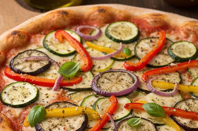 Ortolana Pizza eine mediterrane Gemüsepizza