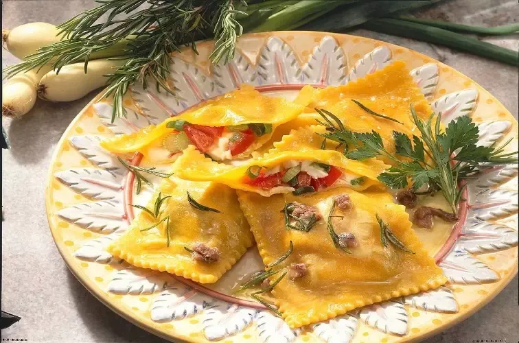 Ravioli Tomaten Mozzarella Füllung