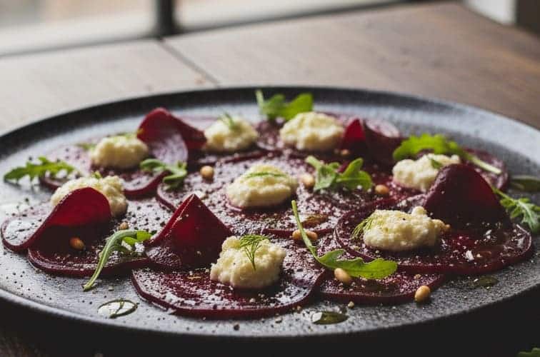 Rote Bete Carpaccio lecker angerichtet