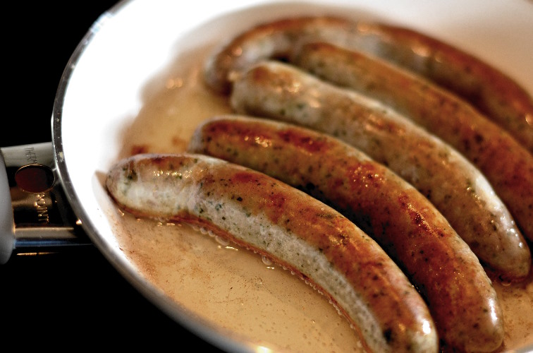 Salsiccia-zubereitung-pfanne