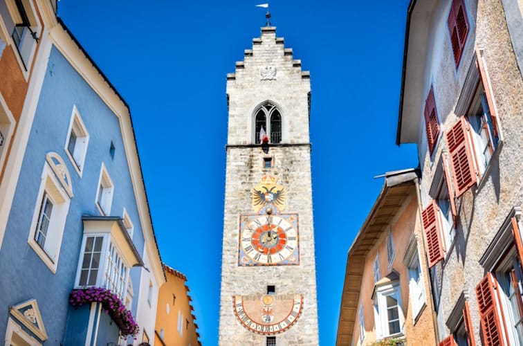 Zwölferturm im zentrum der Altstadt von Sterzing, die wichtigste Sehenswürdigkeit und das Wahrzeichen der Stadt